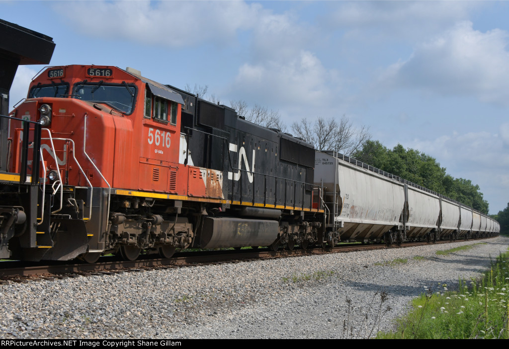 CN 5616 Roster shot.